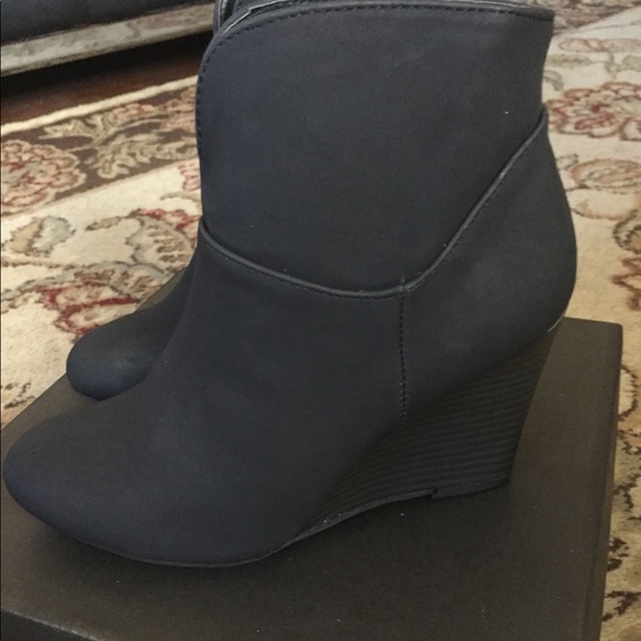 Women’s Black Suede Ankle Wedge Boots New in Box - Picture 8 of 16